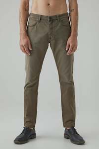 Essentials Mens: Neuw Lou Slim Twill Desert