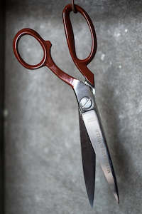 Scissors: MERCHANT & MILLS REDS EXTRA SHARP SHEARS 10”