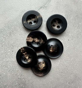 Components Haberdashery Buttons Zips: HORN FLAT RIM BUTTON