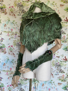 Featured 1: Snowdrop Leafae Poncho Set