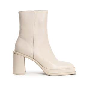 Beau Coops: Deonisia - Bone