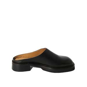 Mules: Manzo Mule - Black