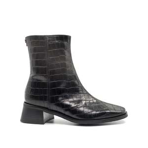 Neville - Black Croc