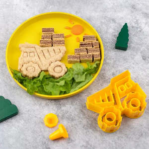 Sandwich Cookie Cutters: Lunch Punch Sandwich Cutters, Construction (Set of 2)