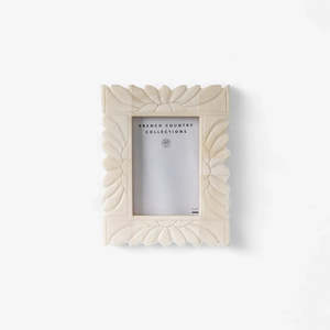 Frames: Aria Carved Photo Frame