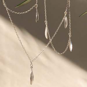 Long Five Leaf necklace