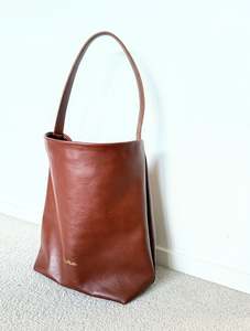 The Collective 1: COLLECTIVE - XL Tote Chestnut - Sample