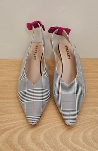 Preloved: BRESLEY Size 39 Plaid Kitten Heels