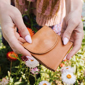 Making waves purse