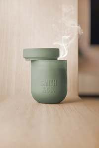Smith & Co. Candle 250g - Amber & Freesia