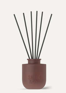 New: Smith & Co Black Oud & Saffron
Reed Diffuser 50ml