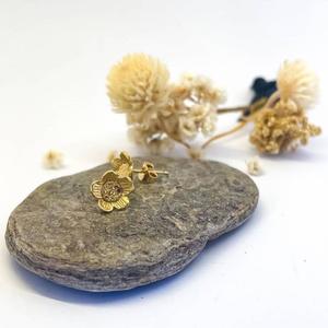Stud Earrings: Daisy Flower 18ct Gold Plate Stud Earrings
