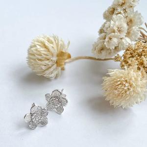 Stud Earrings: Daisy Flower Sterling Silver Stud Earrings