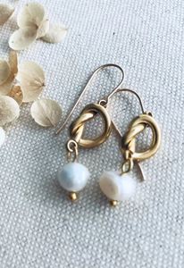 Jewellery: Knotted Pearl Earrings