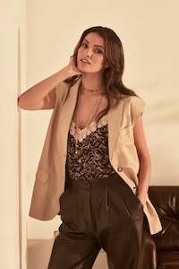 Blazer: SLEEVELESS LEATHER BLAZER - SAND