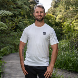 Shirts: Kiwi Hiker - Men's Tee