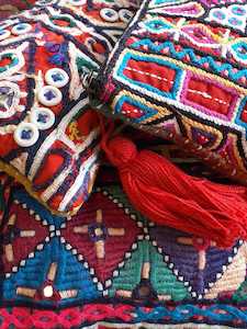 Accessories: Vintage Kuchi Purse