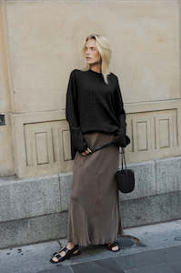 S O P H I E // Relaxed Jumper BLACK