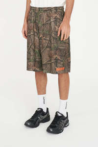 Him Shorts: HUFFER // Baggy BB Short WOODHILL CAMO