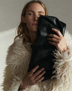 Home Beauty: THE HORSE // Benny Clutch BLACK