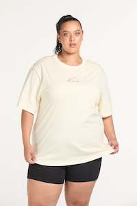 AUAHI MANA WĀHINE TEE CREAM