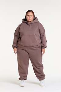 ESSENTIAL TRACKPANT COFFEE