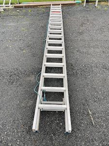 9m Extension Ladder
