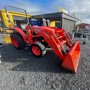 Kubota Tractor 38hp (incl bucket)