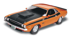 Cars: Revell 12596  1/25 Dodge Challenger 2N1