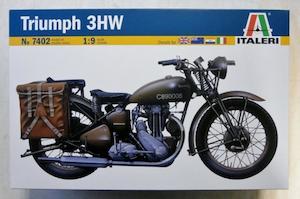 Bikes: Italeri 7402 1/9 TRIUMPH NZ COMMEMORATIVE WWII