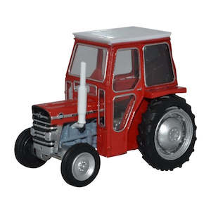 1 76 Scale: Oxford 76MF001 1/76 Massey Ferguson 135 Tractor (Bright Red)