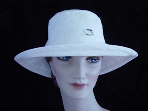 Products: S215: Cream Cotton/Linen With Bias Strap and Metal Trim Detail Hokianga Hats
