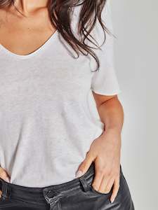 Juliette Hogan Lounge: JHL V Neck T - White