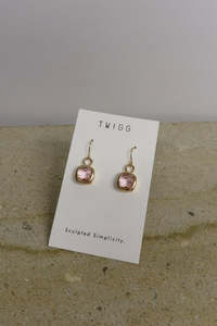 Jewellery: Audrey Squared Hook Earrings - Gold