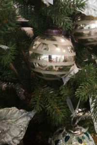 Circle Etched Hanging Ball - Gold