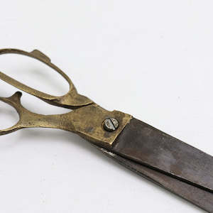 Can be ordered in: ORIGINAL BRASS SCISSORS