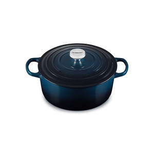 Le Creuset Signature Cast Iron Round Casserole - 26cm