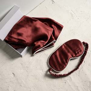 Bedding: 100% Pure Silk Gift Set- Cocoa with Milk Piping