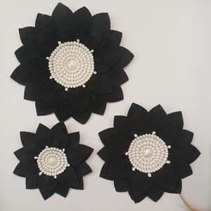 Black Leaf & White Shell Cluster