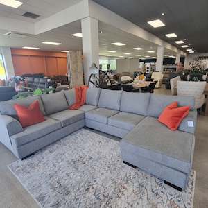 Paramount: Chateau Corner Chaise Lounge Suite