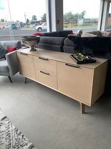 Paulack: Staarn oak veneer buffet