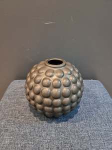 Signature Rugs: Bubble Round Vase