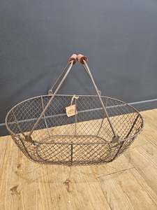 Parnell: Wire Oval Basket Medium