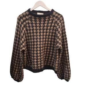 Tops: CECILIE JUMPER SIZE M