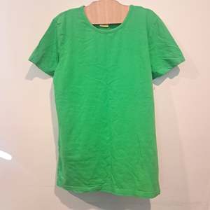Size 158 14 Years: RE-Loved - MTAF Green Short Sleeved Top (13 - 14 Years)