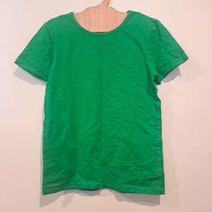 Re Loved: RE-Loved - MTAF Green Short Sleeved Top (11 - 12 Years)