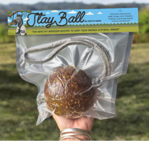 Stable Equipment: Health Horse Stayball Hanging Treat