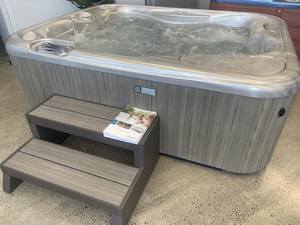 Pre Loved Spas: Pre-Loved Highlife Jetsetter