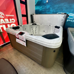 Pre Loved Spas: Cyclone Spa - Preloved