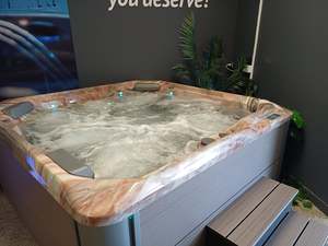 Pre Loved Spas: Hot Spot® Relay Spa — Floor Model